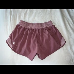 LuluLemon Hotty Hot shorts 2.5”
